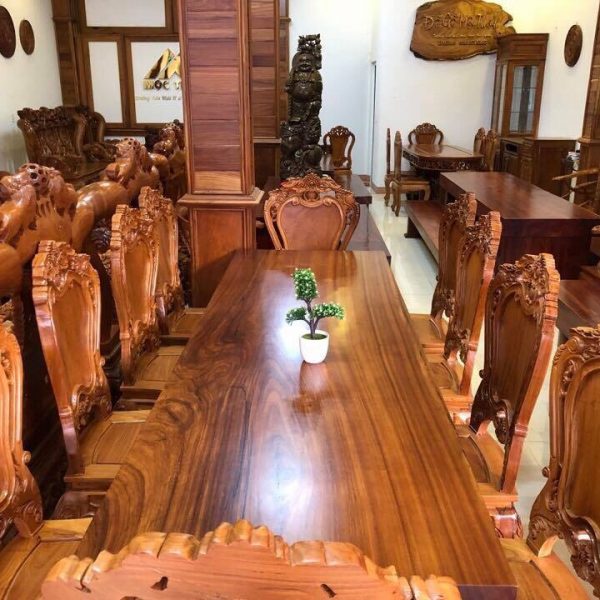Bộ bàn ghế gỗ nguyên khối với chất liệu gỗ tự nhiên