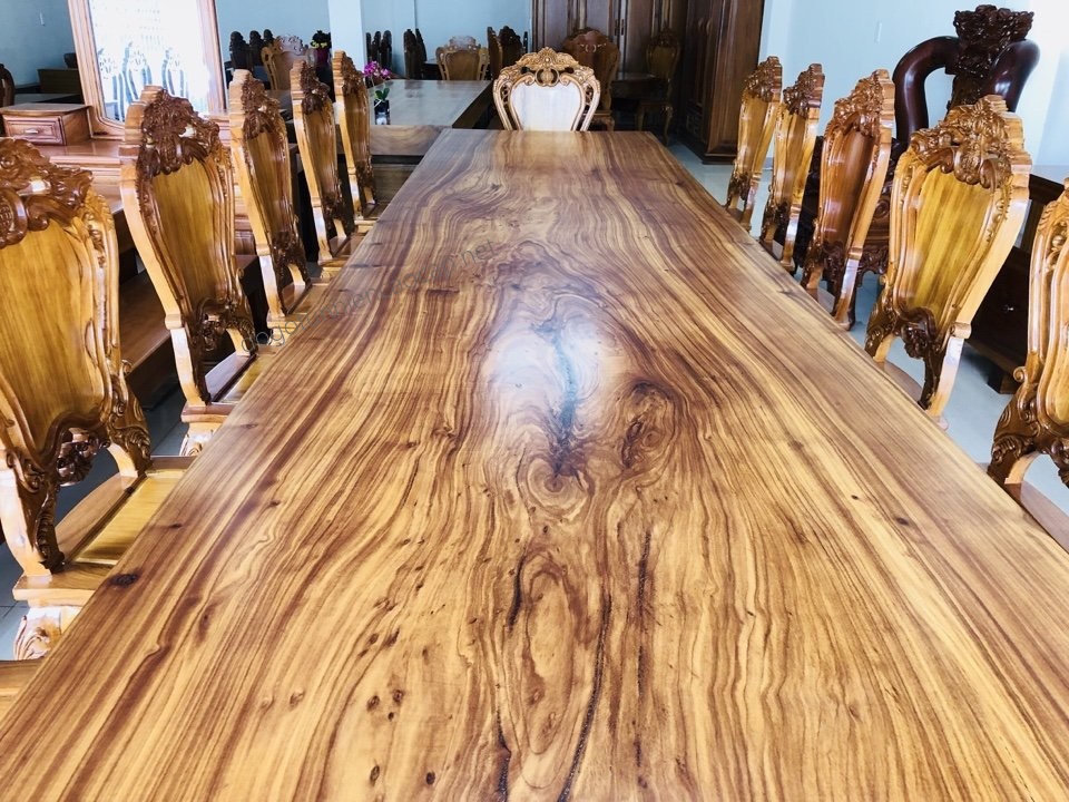 Bộ bàn ăn gỗ nguyên khối dùng được cho cả nhà hàng và phòng họp